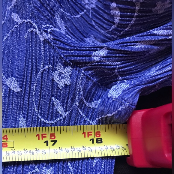 Drapers and Damons Blue /White Embroidered Flowers Collared Button Top Size P XL - Picture 9 of 12